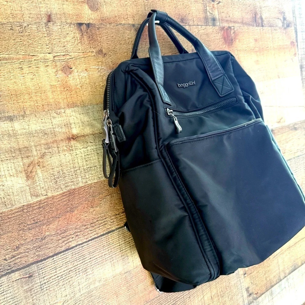 Baggallini Soho Backpack - Picture 4 of 13